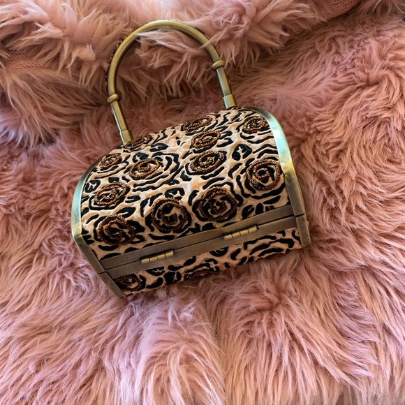 Hand beaded evening 🐆👛 - Picture 7 of 8